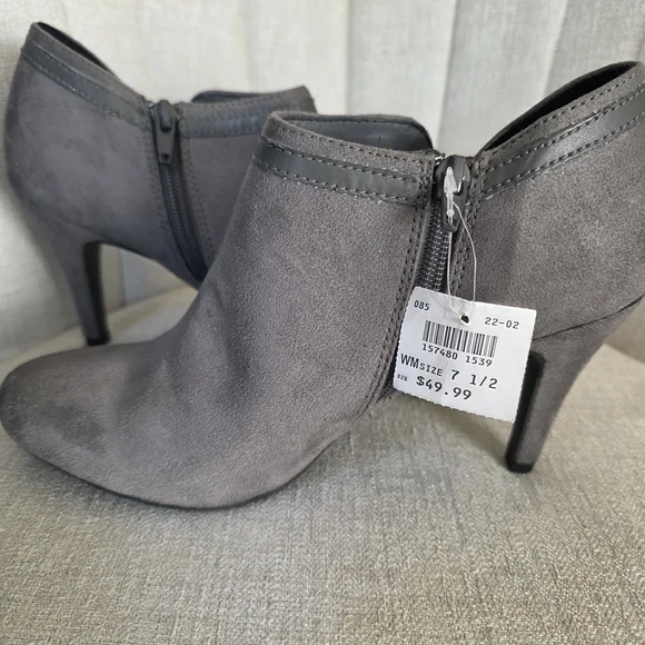 Women's Gray Ankle Boots - Picture 4 of 6